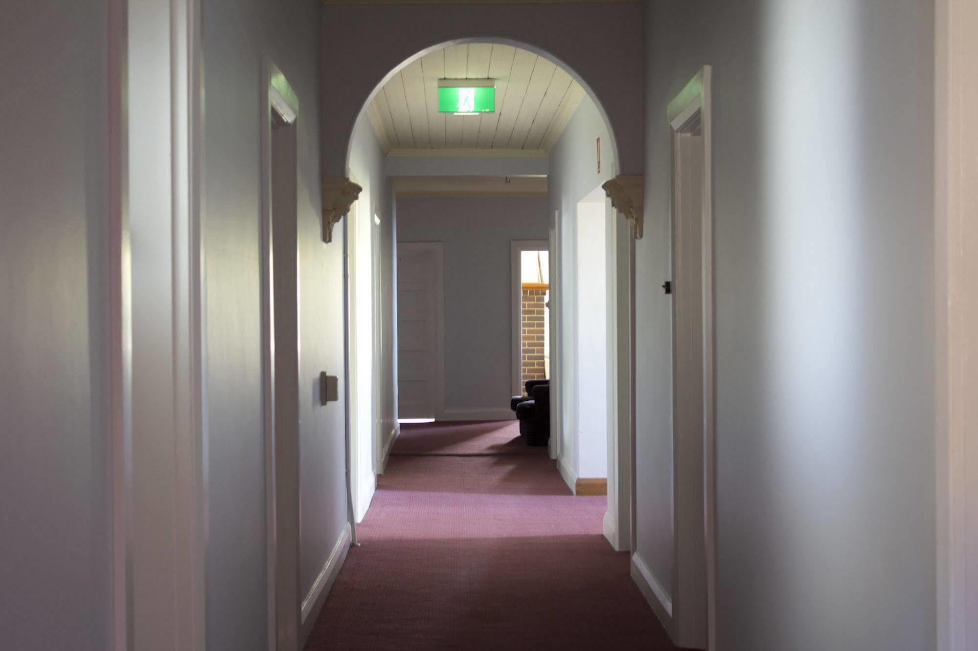 Court House Hotel Boorowa ภายนอก รูปภาพ