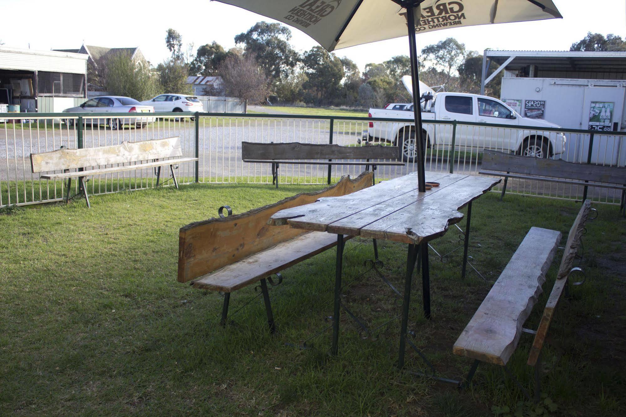 Court House Hotel Boorowa ภายนอก รูปภาพ