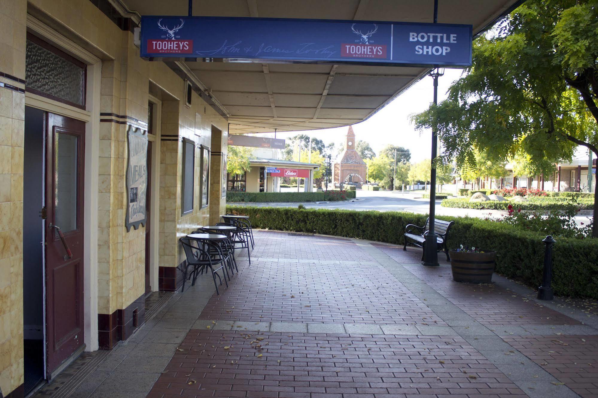 Court House Hotel Boorowa ภายนอก รูปภาพ